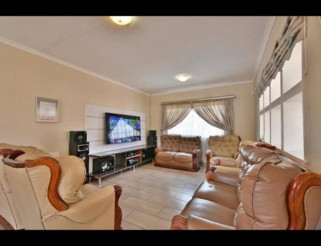 4 BEDROOM HOUSE FOR SALE IN WINCHESTER HILLS